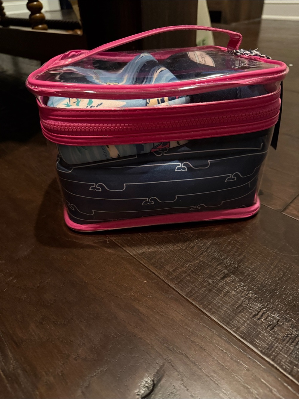 NWT Vineyard Vines/Target cosmetic bag set